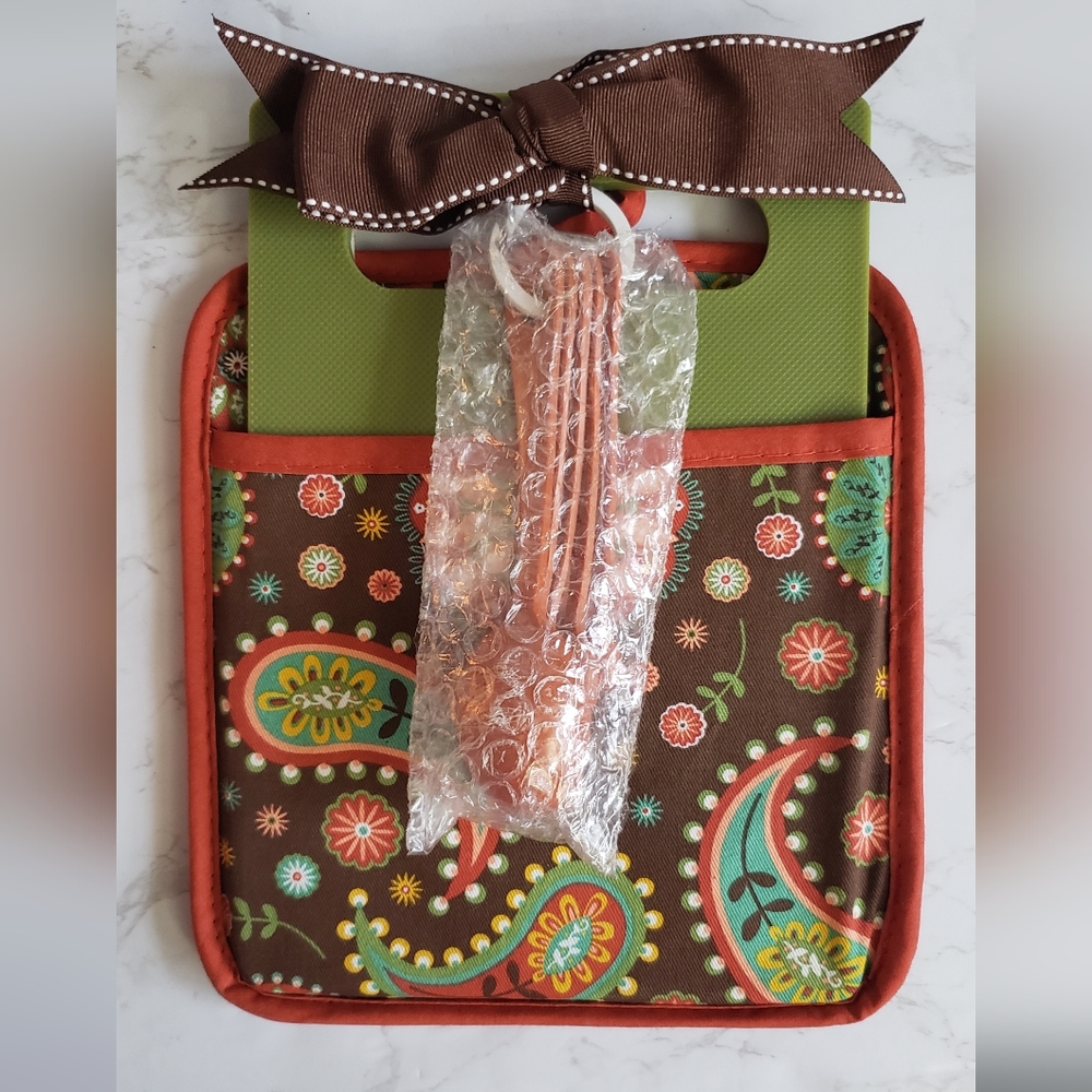 Kitchen Cutting Board with Measuring Spoons Gift Set